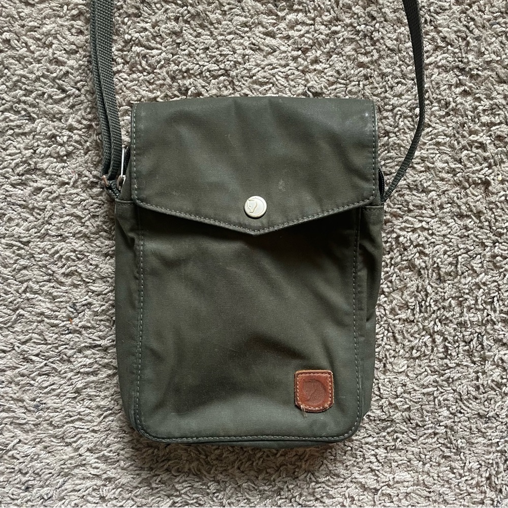 Fjallraven Pocket Bag G-1000 Crossbody Zip Green Travel Hiking Snap Close - Picture 2 of 16